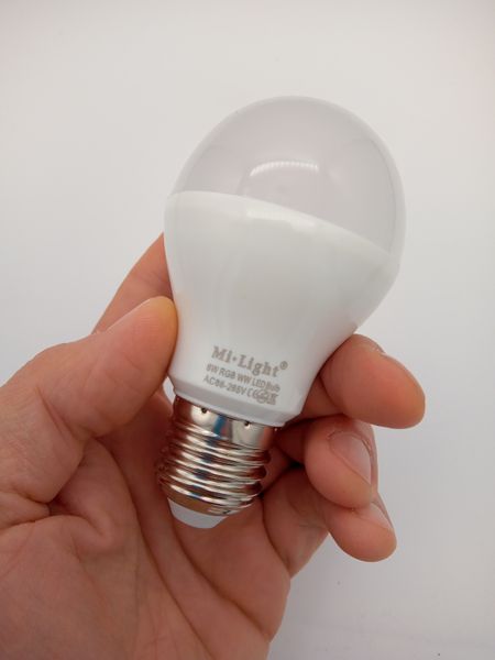 Светодиодная smart лампочка MiLight, 6W, RGBW, E27, RF МГц LL014 фото