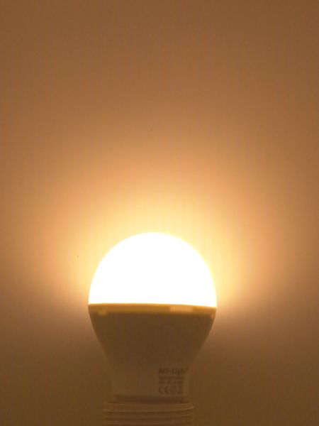 Світлодіодна смарт лампочка MiLight, 6W, RGBW, E27, WIFI - холодний білий LL014С фото