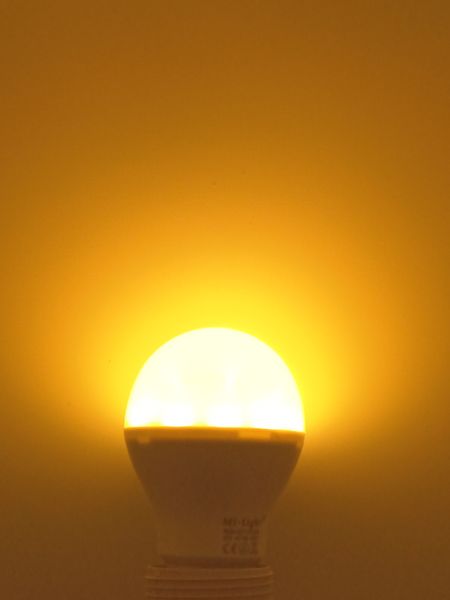 Світлодіодна смарт лампочка MiLight, 6W, RGBW, E27, WIFI - теплий білий LL014WW фото