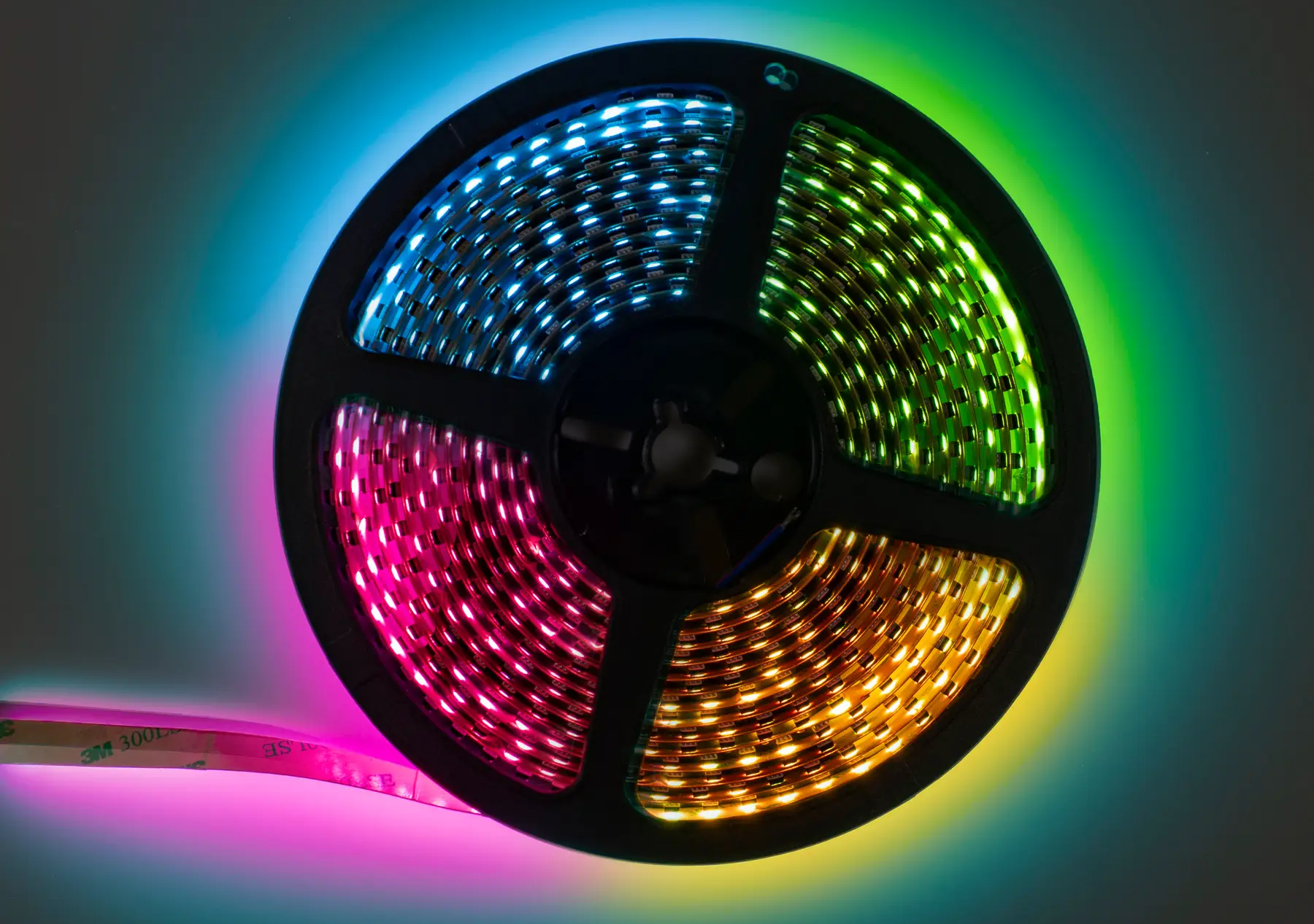 Яркая разноцветная светодиодная лента MI-LED-RGB1202465-3535 на гладком черном фоне